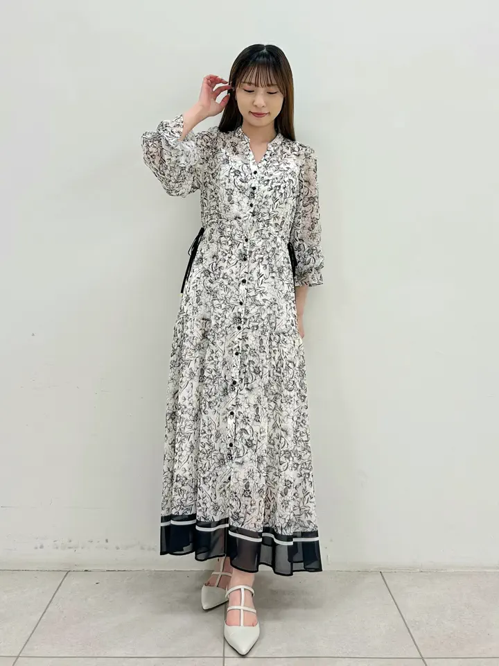 GRACE CONTINENTAL Miu Akamatsu コーディネート画像