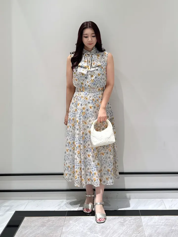 GRACE CONTINENTAL MOMOKO コーディネート画像