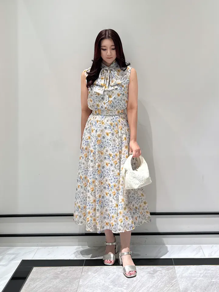 GRACE CONTINENTAL MOMOKO コーディネート画像