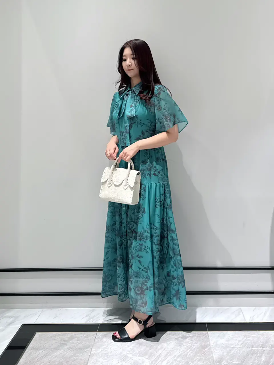 GRACE CONTINENTAL MOMOKO コーディネート画像