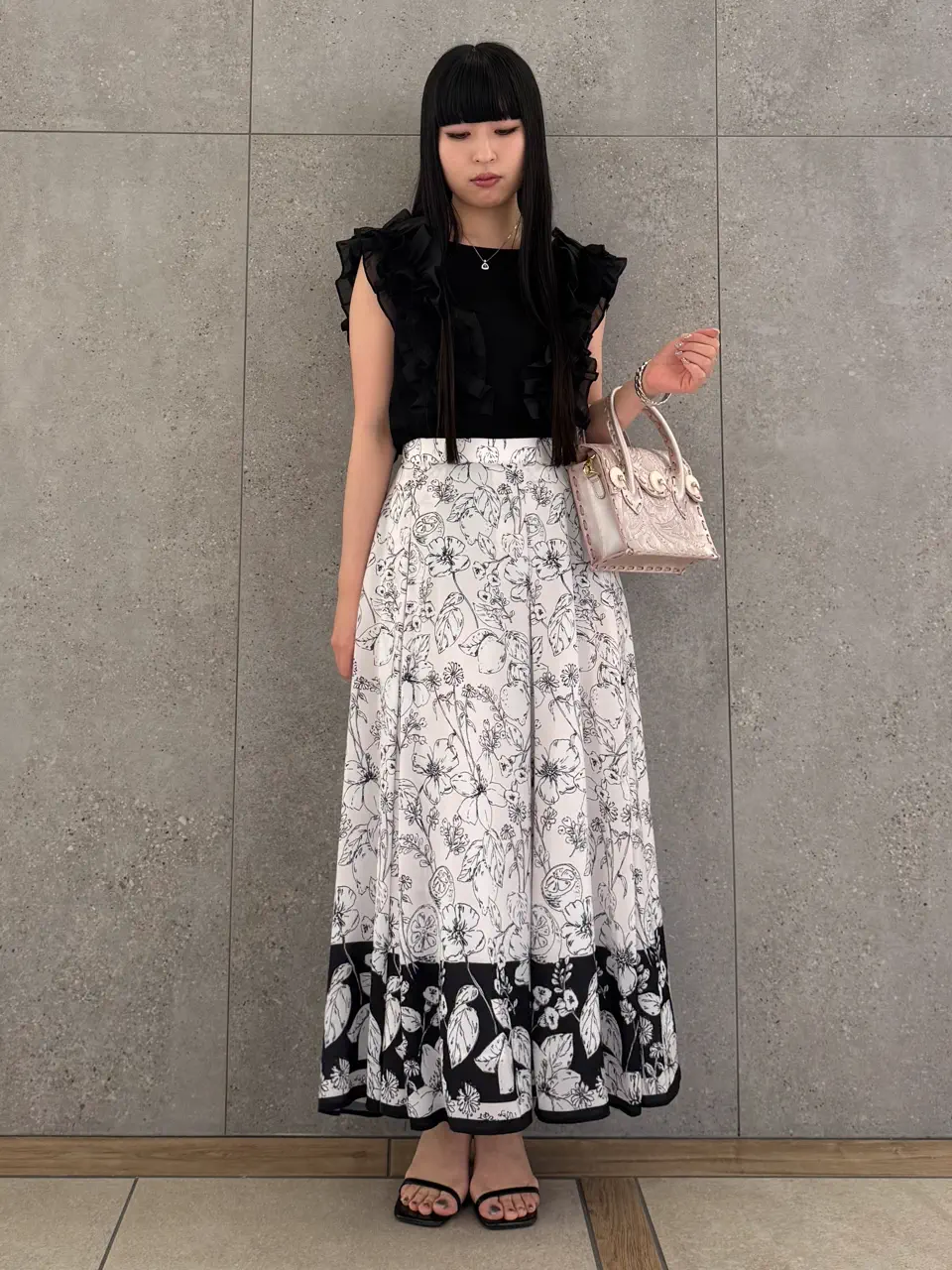  anri コーディネート画像