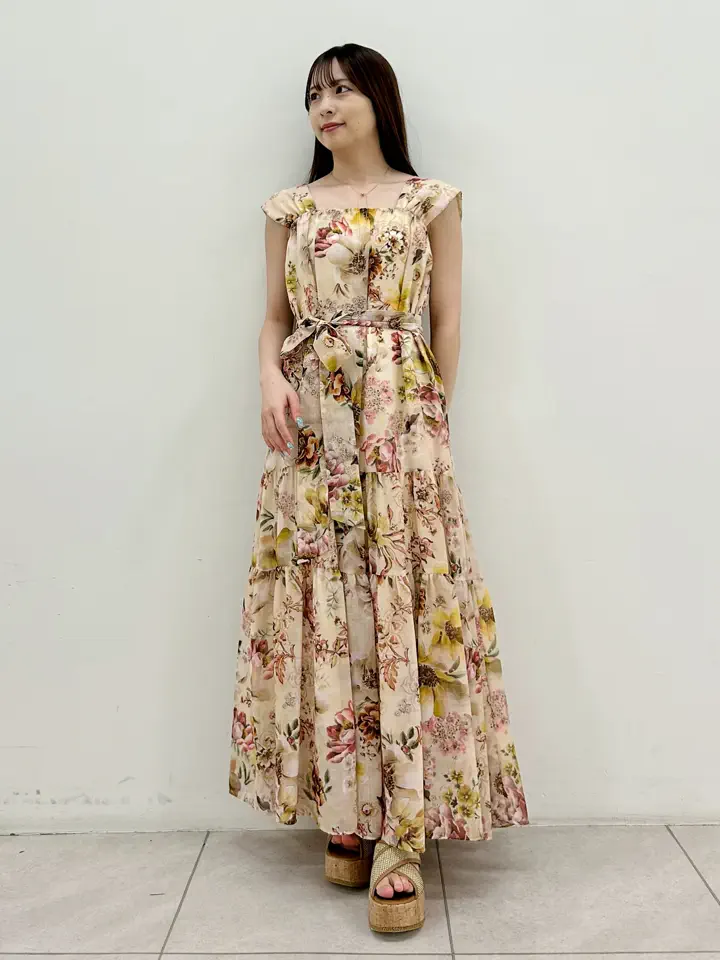 GRACE CONTINENTAL Miu Akamatsu コーディネート画像