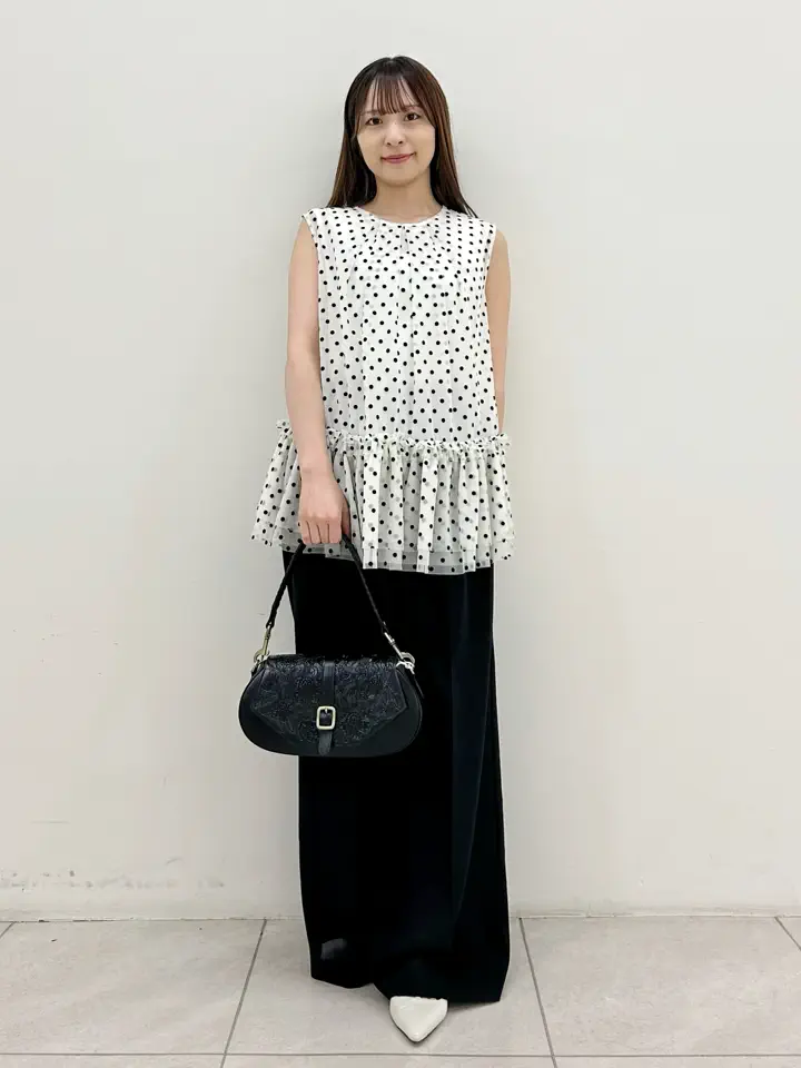 GRACE CONTINENTAL Miu Akamatsu コーディネート画像