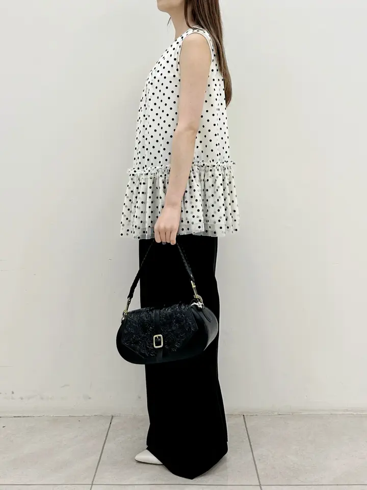 GRACE CONTINENTAL Miu Akamatsu コーディネート画像