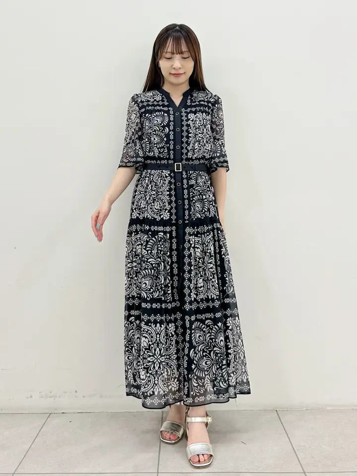 GRACE CONTINENTAL Miu Akamatsu コーディネート画像