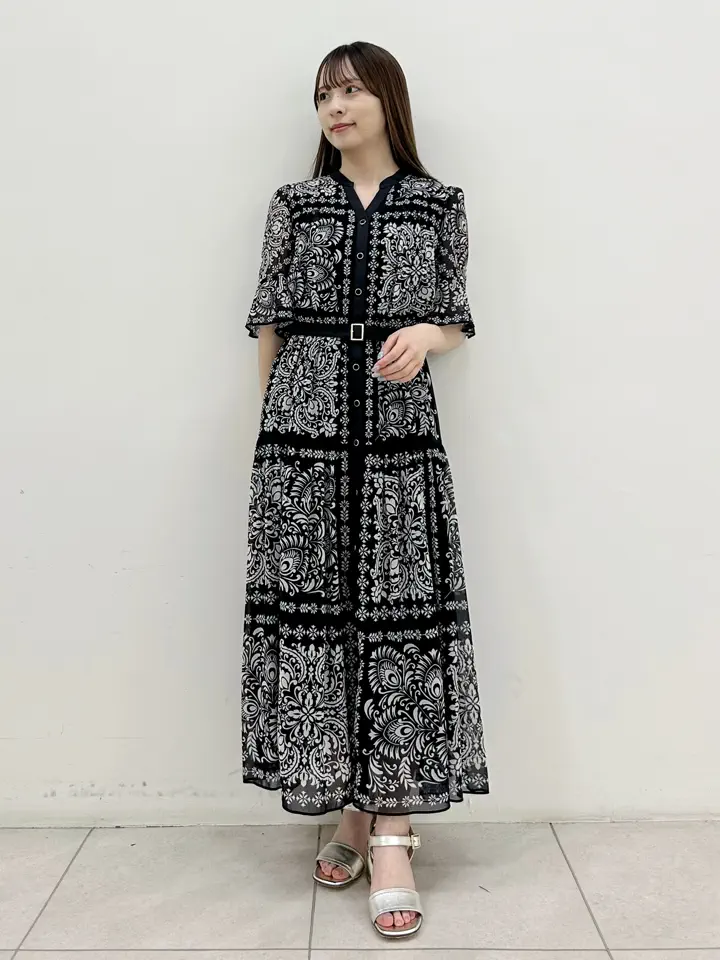 GRACE CONTINENTAL Miu Akamatsu コーディネート画像
