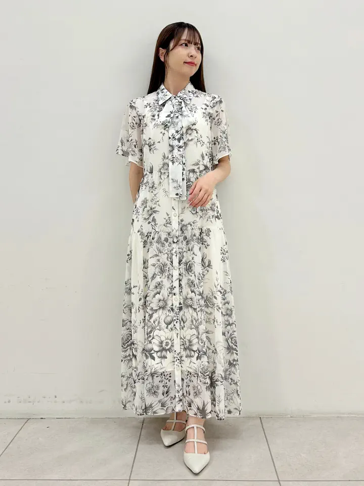 GRACE CONTINENTAL Miu Akamatsu コーディネート画像