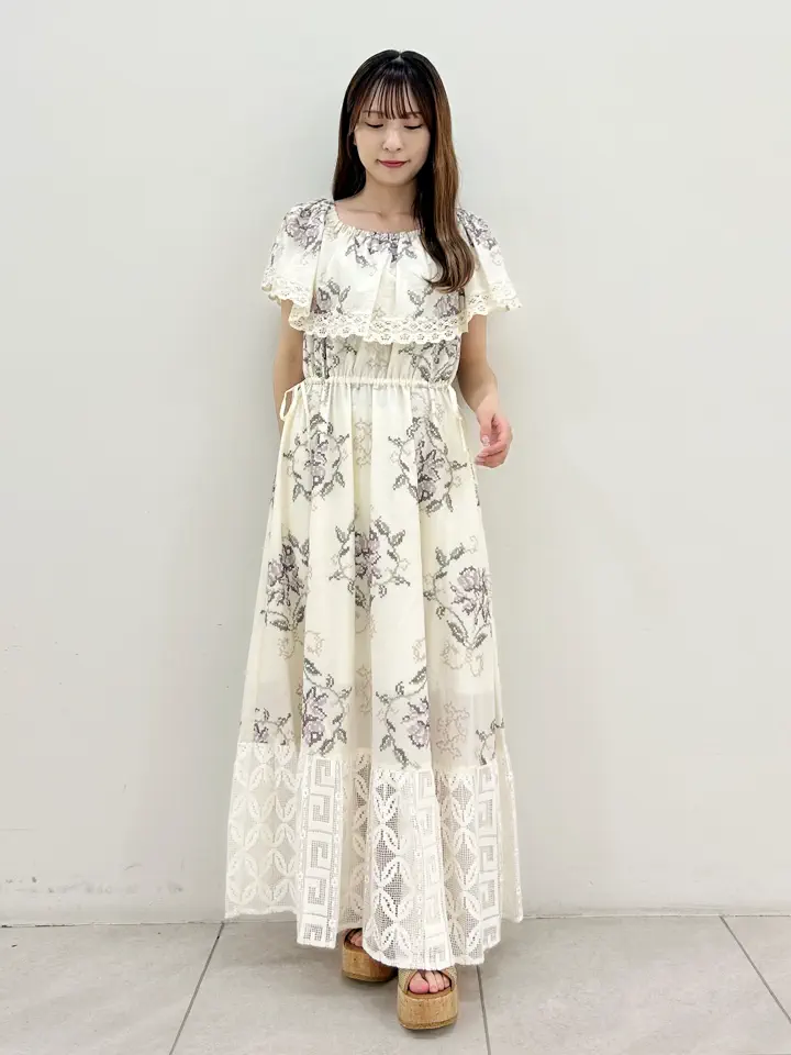 GRACE CONTINENTAL Miu Akamatsu コーディネート画像