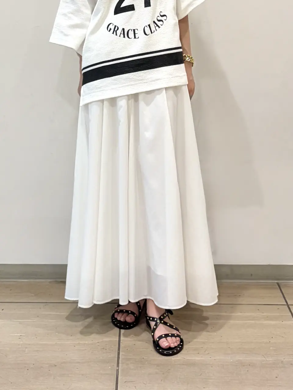 GRACE CONTINENTAL yoshi コーディネート画像
