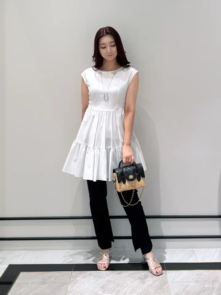 GRACE CONTINENTAL MOMOKO コーディネート画像