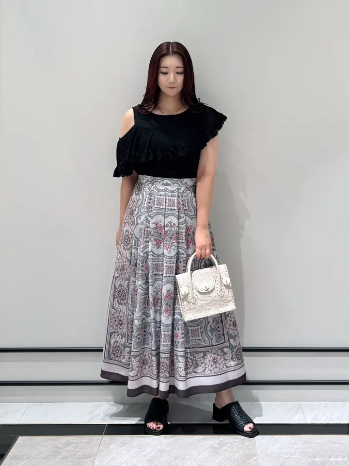 GRACE CONTINENTAL MOMOKO コーディネート画像