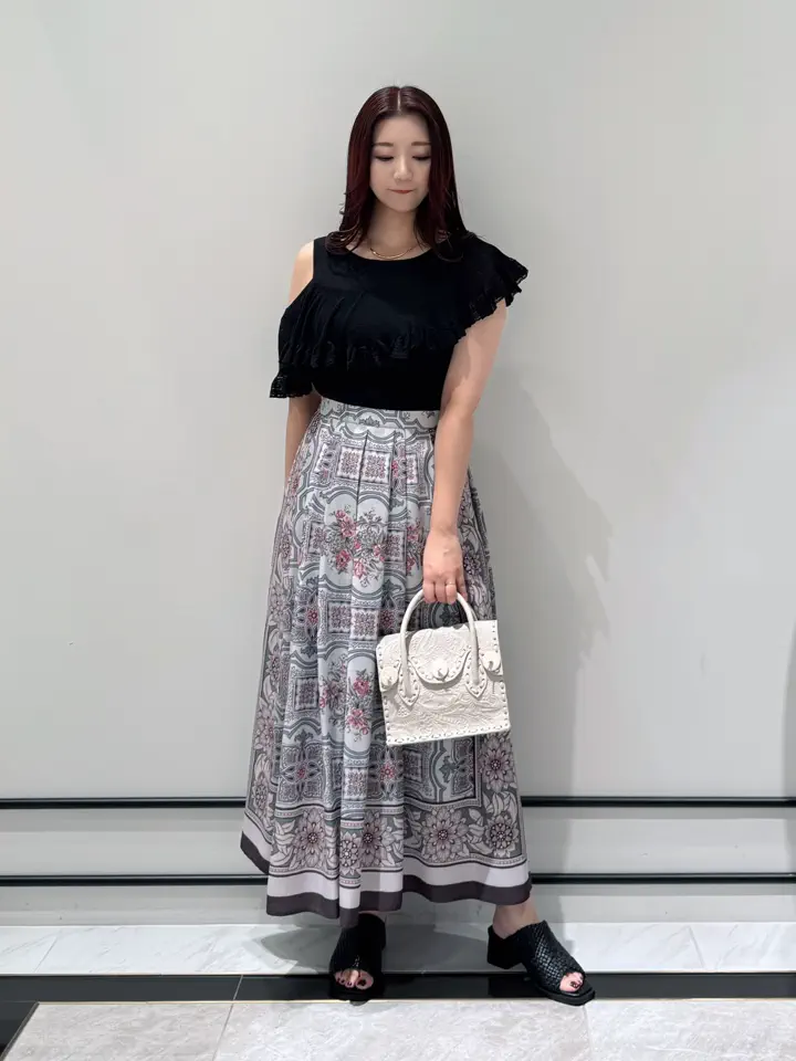 GRACE CONTINENTAL MOMOKO コーディネート画像