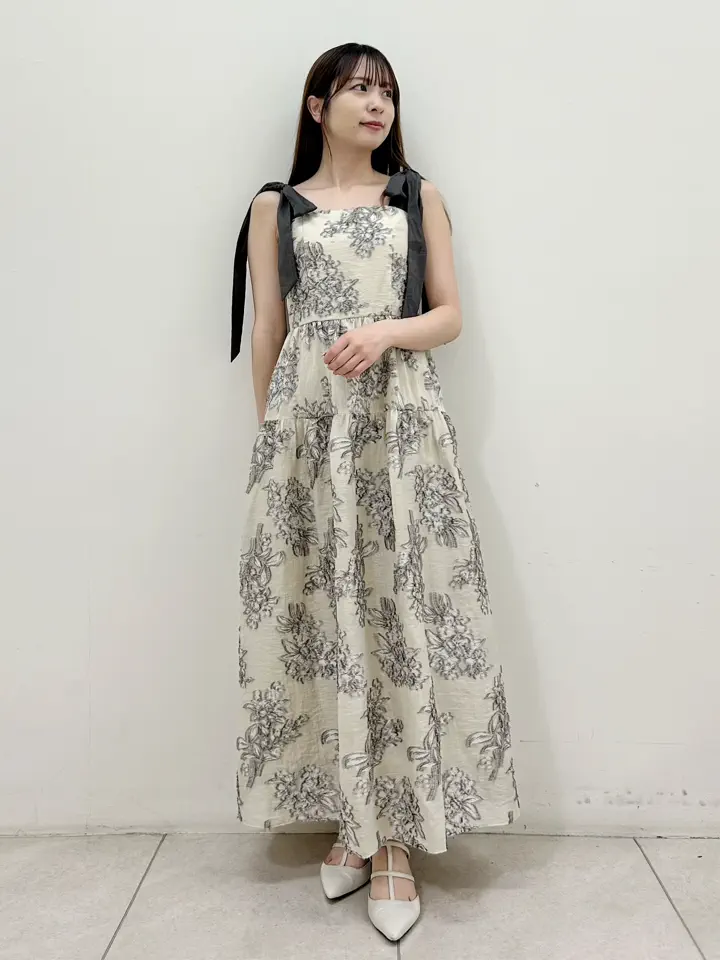 GRACE CONTINENTAL Miu Akamatsu コーディネート画像