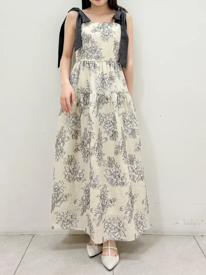 GRACE CONTINENTAL Miu Akamatsu コーディネート画像
