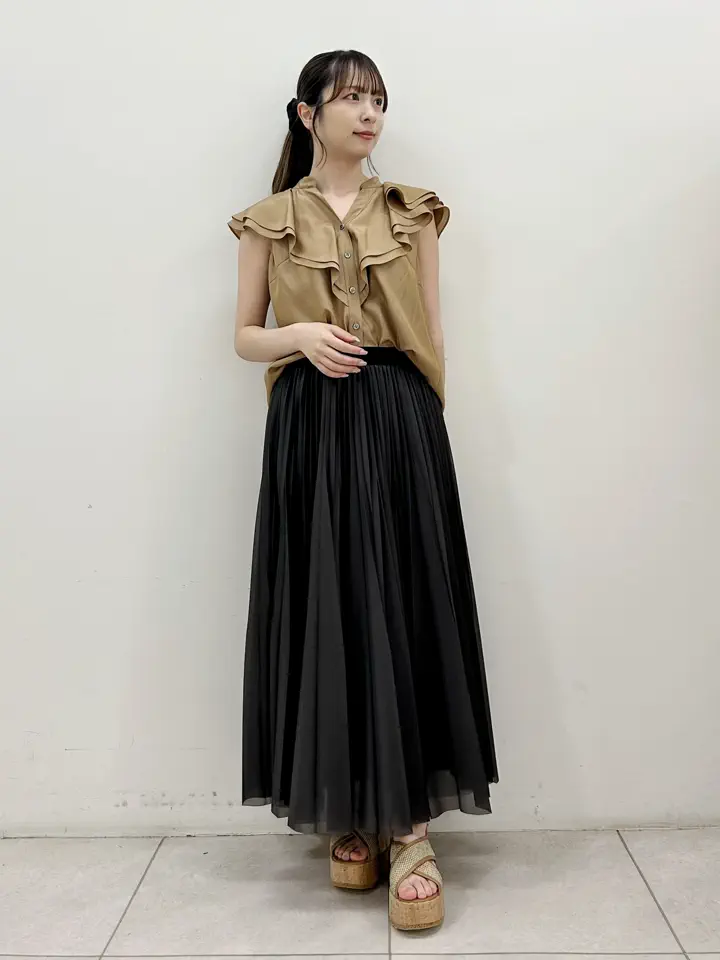 GRACE CONTINENTAL Miu Akamatsu コーディネート画像