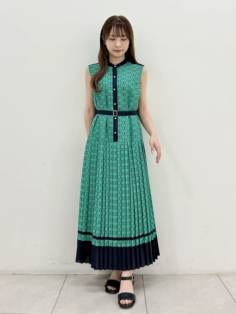 GRACE CONTINENTAL Miu Akamatsu コーディネート画像