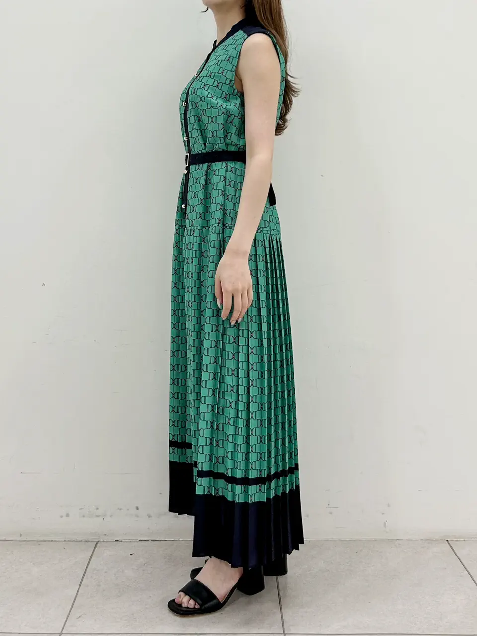 GRACE CONTINENTAL Miu Akamatsu コーディネート画像