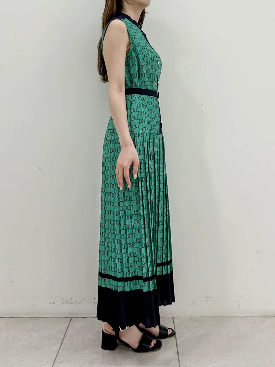 GRACE CONTINENTAL Miu Akamatsu コーディネート画像
