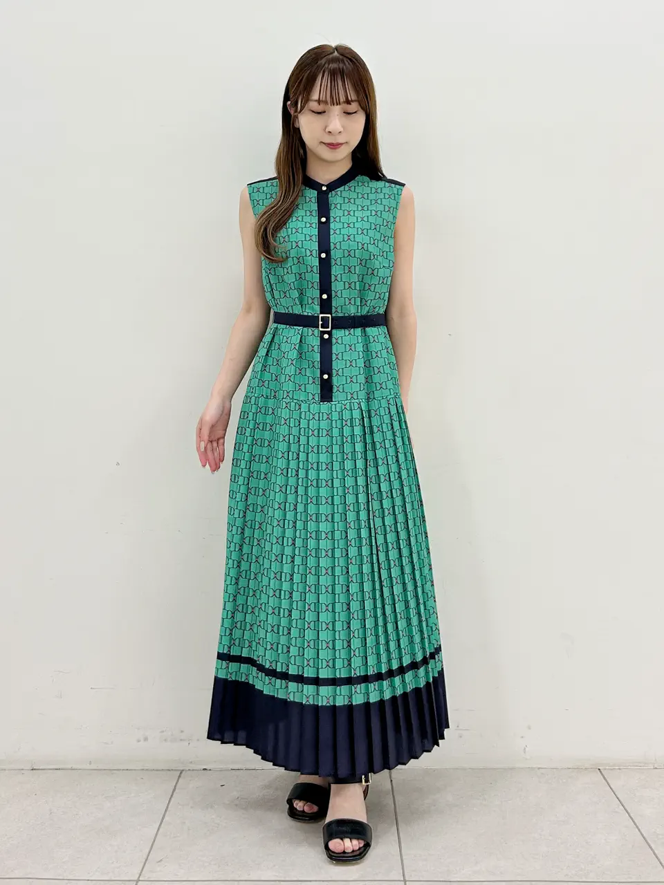 GRACE CONTINENTAL Miu Akamatsu コーディネート画像