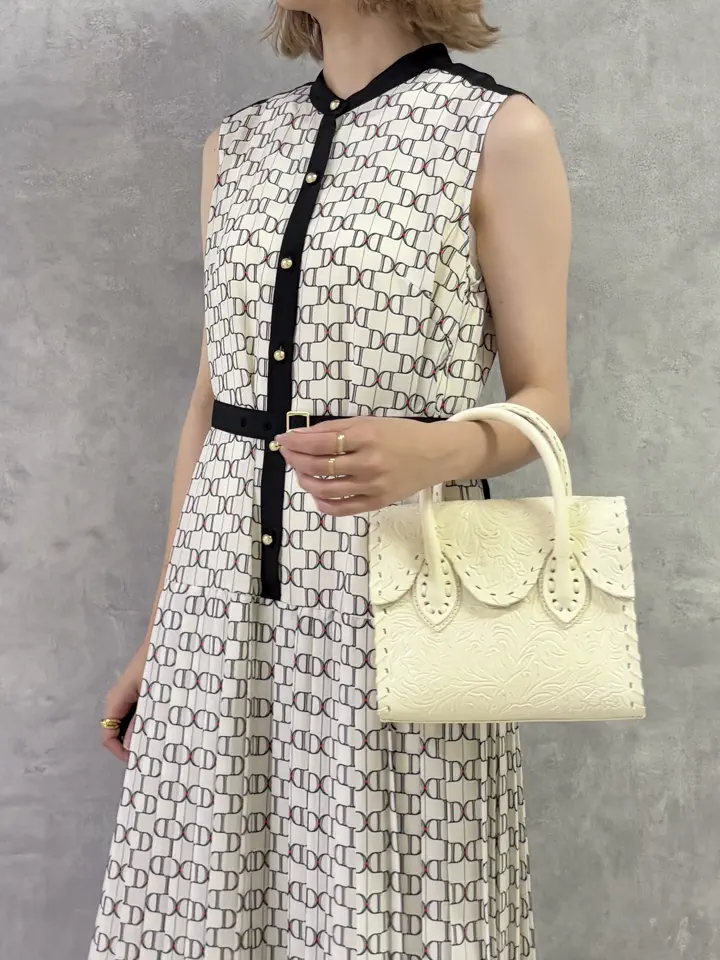 GRACE CONTINENTAL Abe コーディネート画像