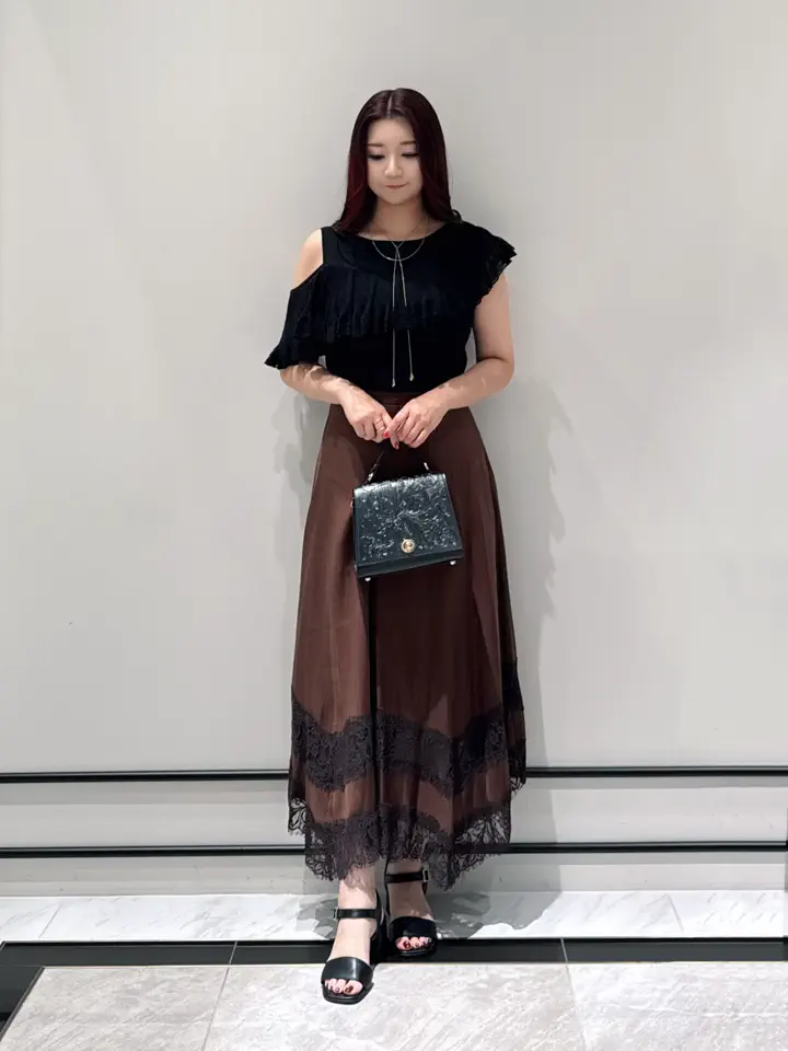 GRACE CONTINENTAL MOMOKO コーディネート画像