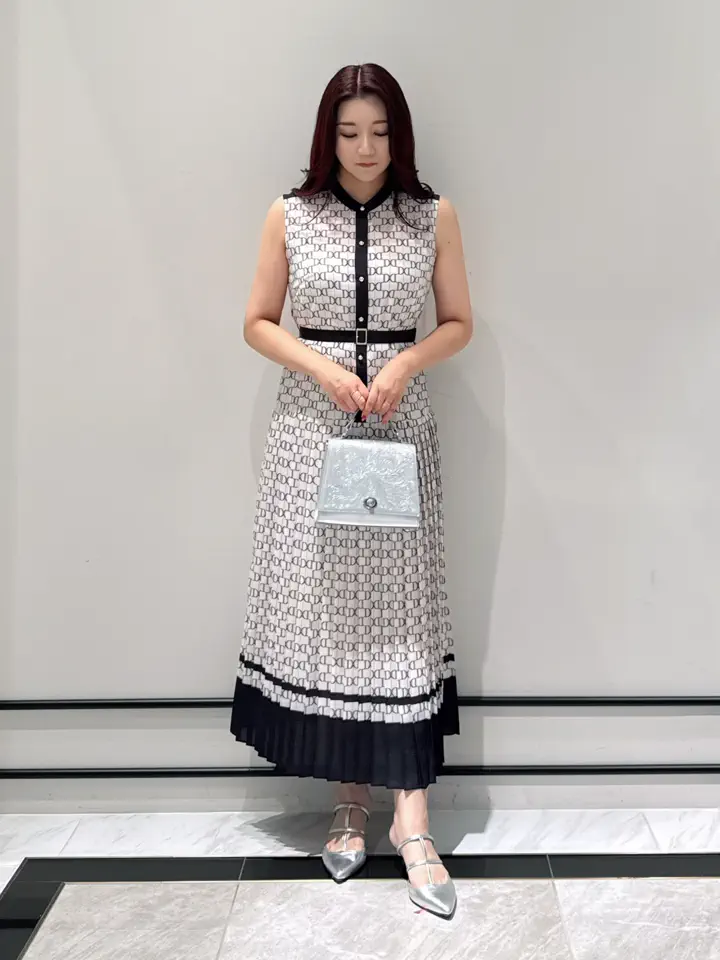 GRACE CONTINENTAL MOMOKO コーディネート画像