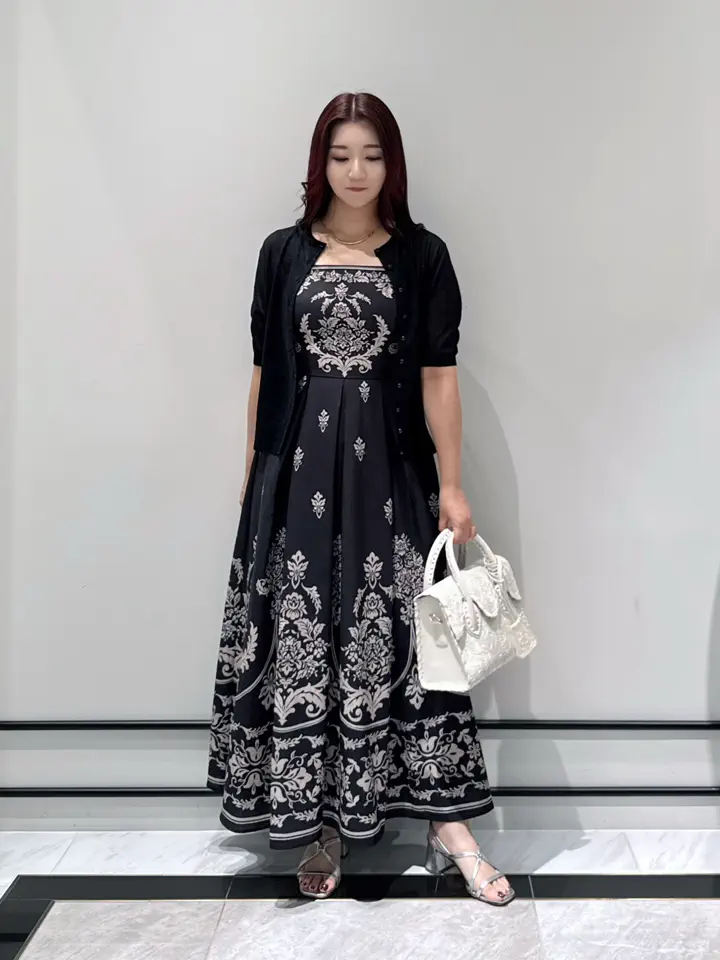 GRACE CONTINENTAL MOMOKO コーディネート画像