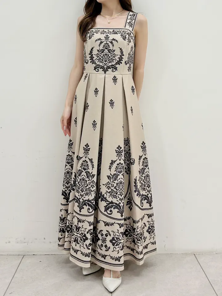 GRACE CONTINENTAL Miu Akamatsu コーディネート画像
