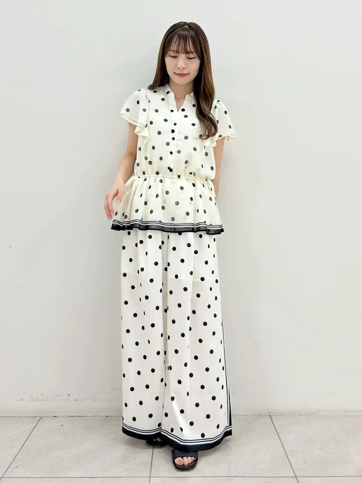 GRACE CONTINENTAL Miu Akamatsu コーディネート画像