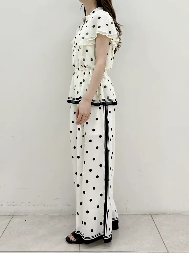 GRACE CONTINENTAL Miu Akamatsu コーディネート画像