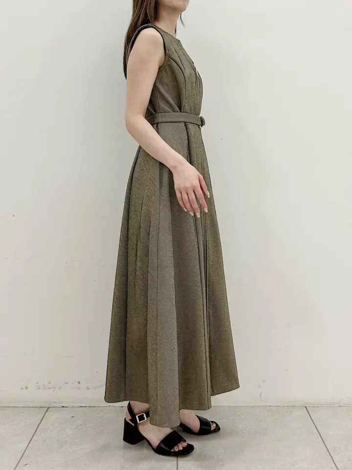 GRACE CONTINENTAL Miu Akamatsu コーディネート画像