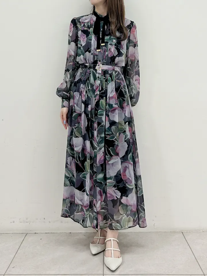 GRACE CONTINENTAL Miu Akamatsu コーディネート画像