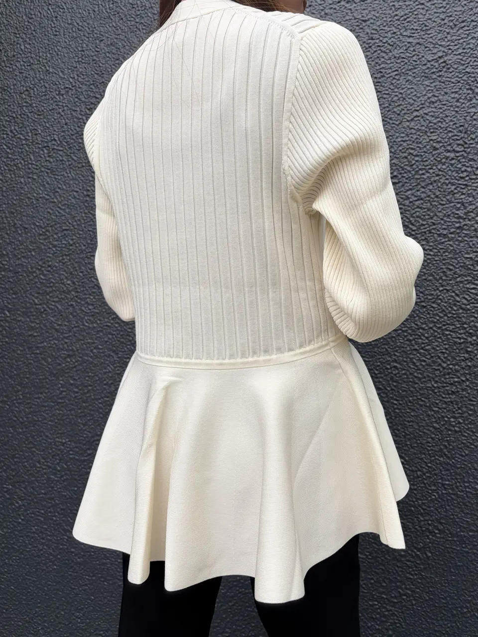 GRACE CONTINENTAL Hata Haruna コーディネート画像