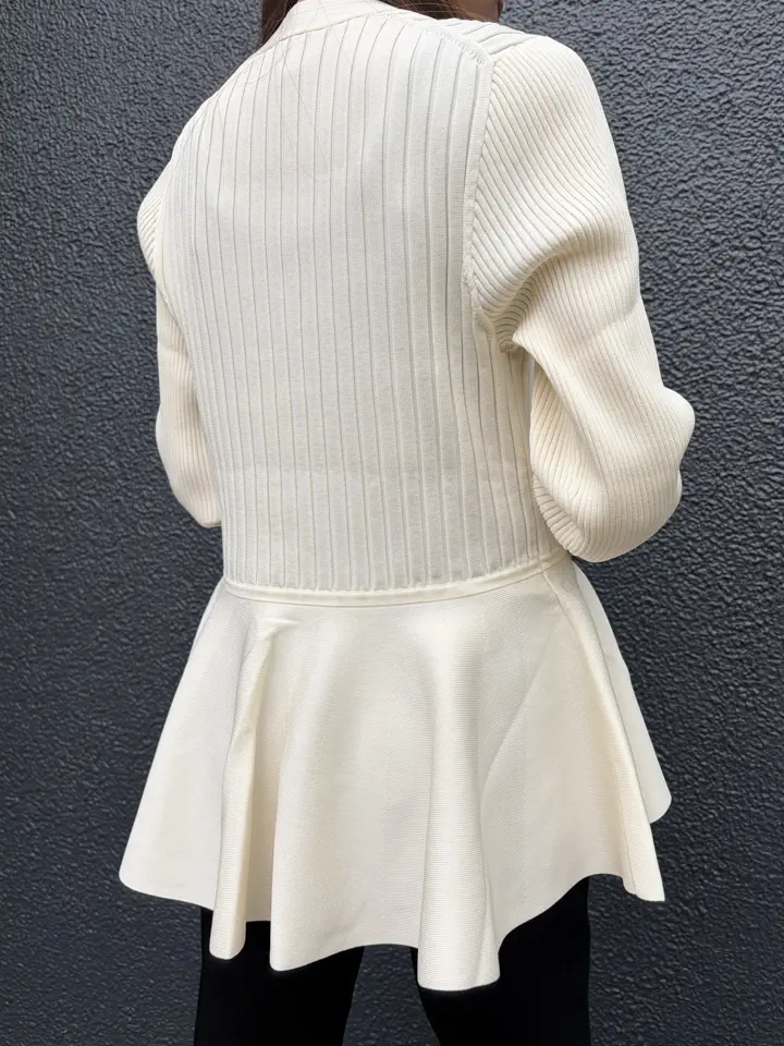 GRACE CONTINENTAL Hata Haruna コーディネート画像