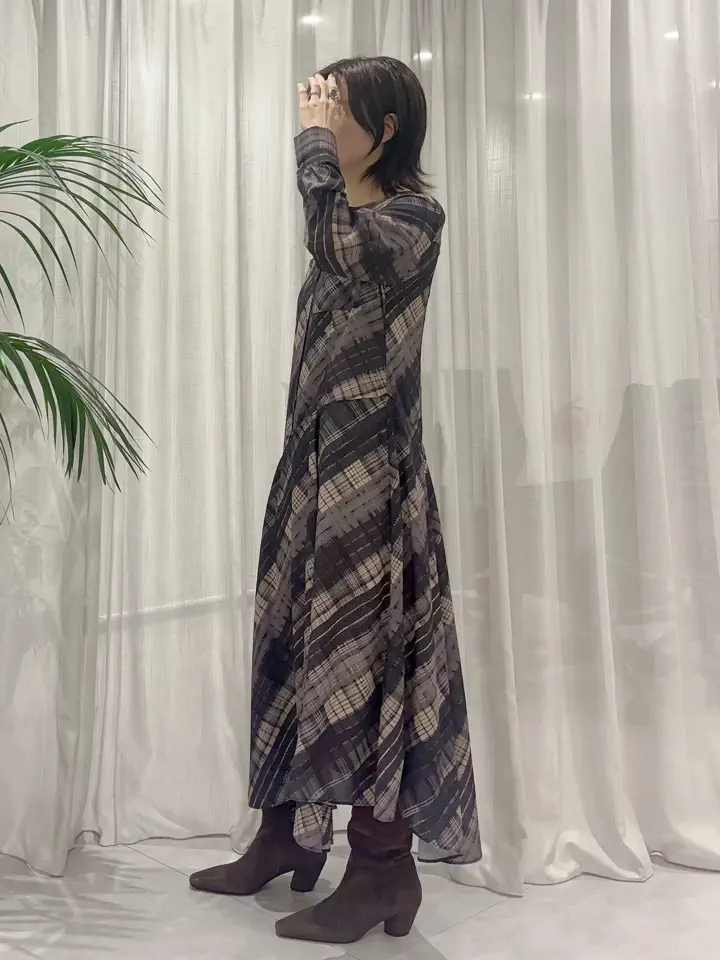 GRACE CONTINENTAL Hikaru Okada コーディネート画像