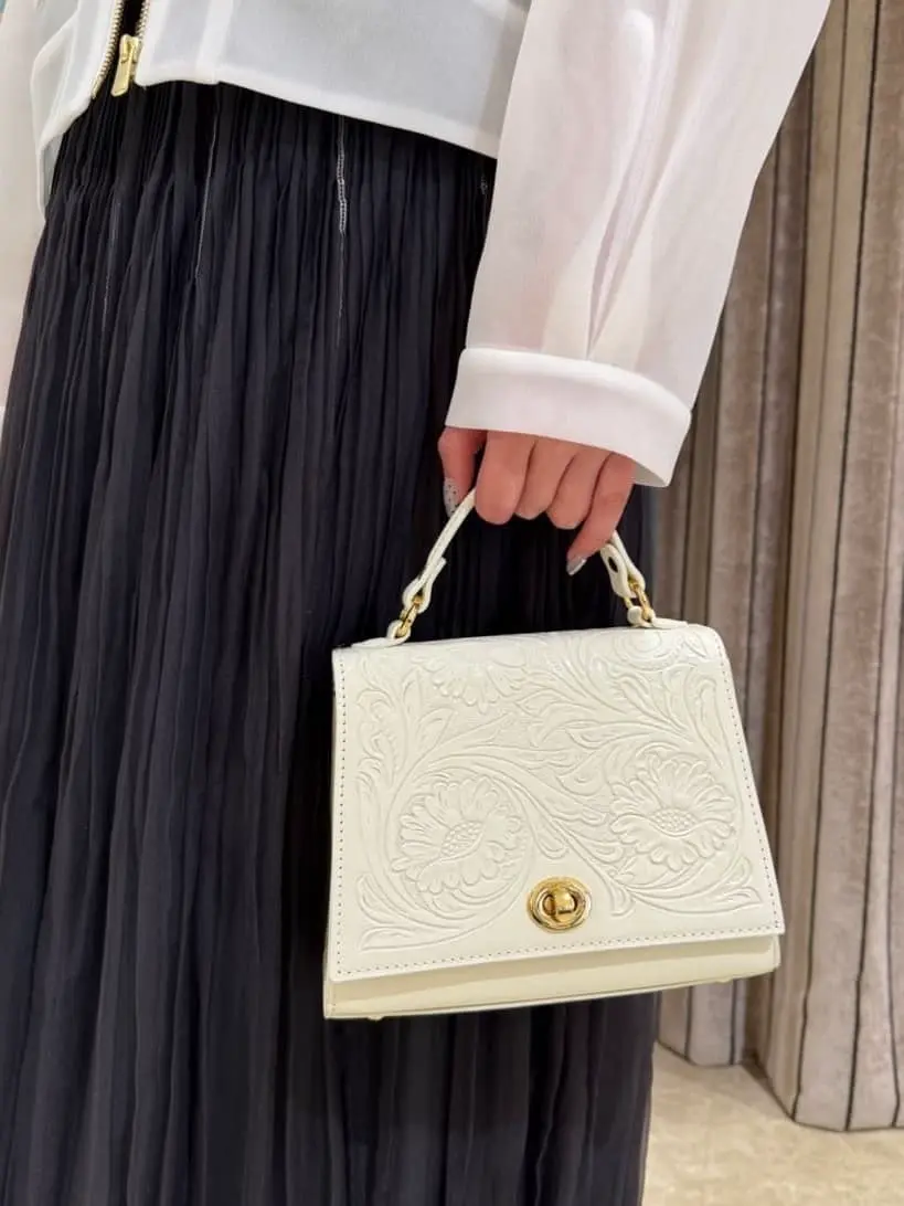 GRACE CONTINENTAL The Banquet 近藤　紫織 コーディネート画像