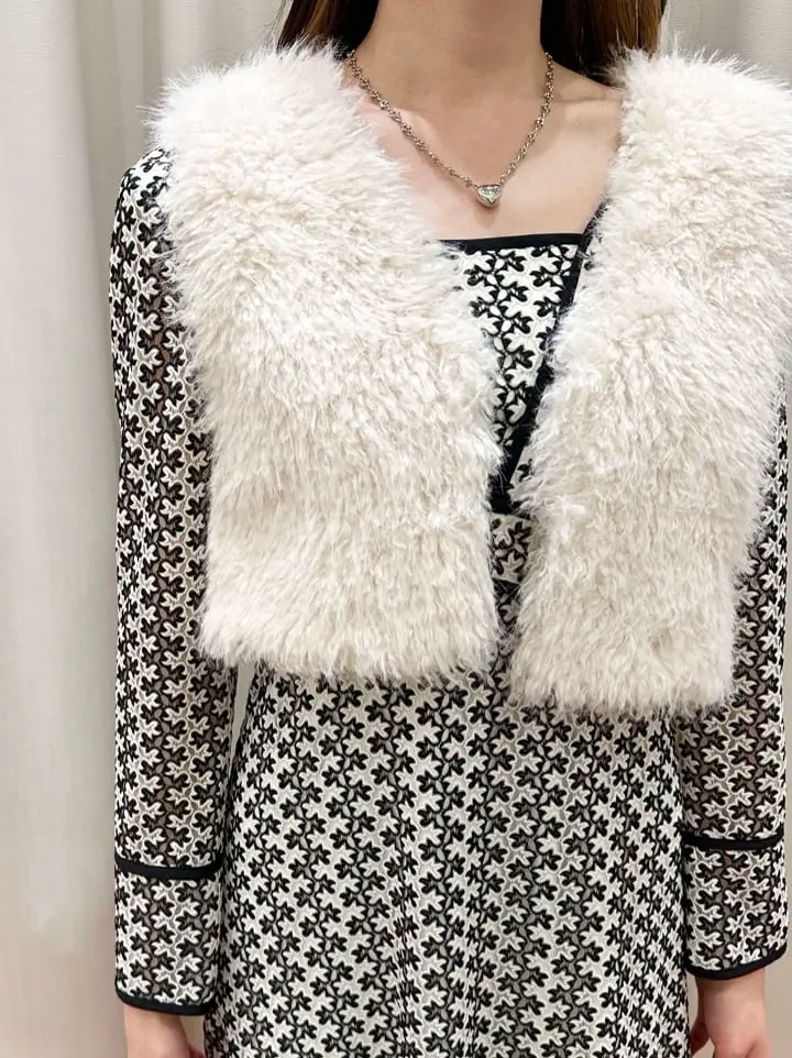 GRACE CONTINENTAL The Banquet 遠藤　みずき コーディネート画像