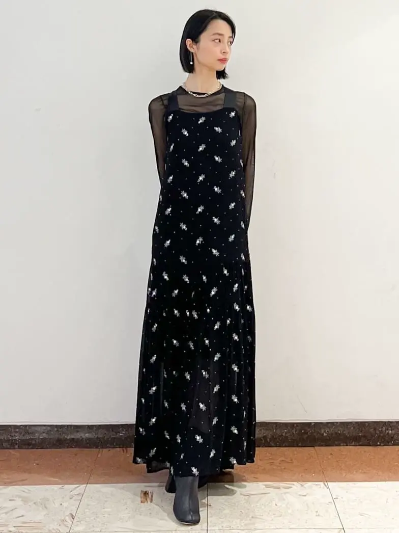 GRACECONTINENTAL ノースリーブ ワンピース 刺繍 花柄 スリット フラワー刺繍ノースリーブワンピース / GRACE CONTINENTAL