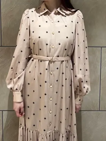 GRACE CONTINENTAL The Banquet 赤坂 梨来 コーディネート画像