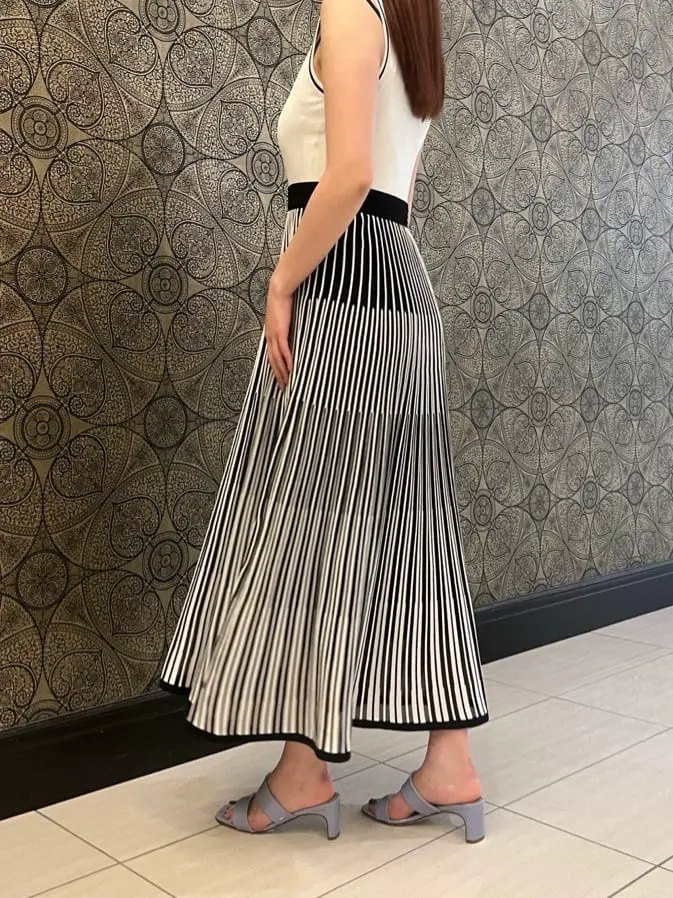 GRACE CONTINENTAL The Banquet 赤坂 梨来 コーディネート画像