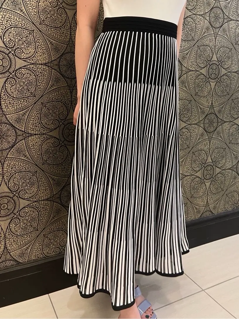 GRACE CONTINENTAL The Banquet 赤坂 梨来 コーディネート画像