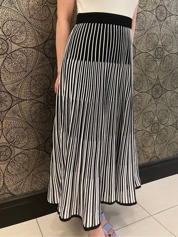 GRACE CONTINENTAL The Banquet 赤坂 梨来 コーディネート画像