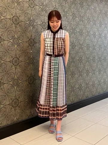 GRACE CONTINENTAL The Banquet 赤坂 梨来 コーディネート画像