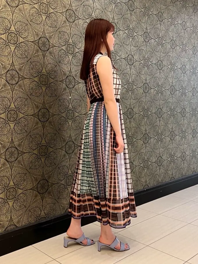 GRACE CONTINENTAL The Banquet 赤坂 梨来 コーディネート画像