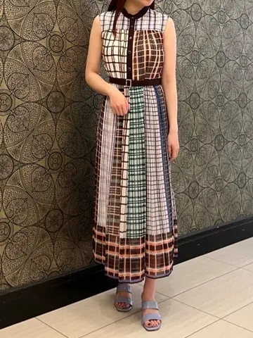 GRACE CONTINENTAL The Banquet 赤坂 梨来 コーディネート画像