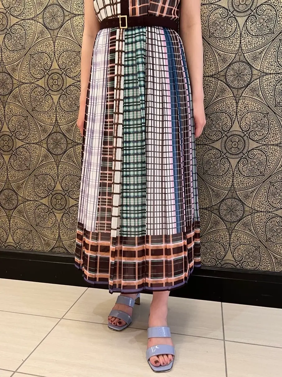 GRACE CONTINENTAL The Banquet 赤坂 梨来 コーディネート画像