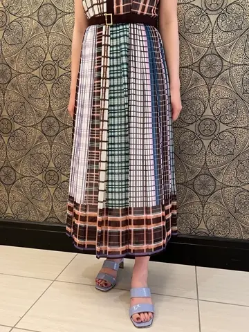 GRACE CONTINENTAL The Banquet 赤坂 梨来 コーディネート画像