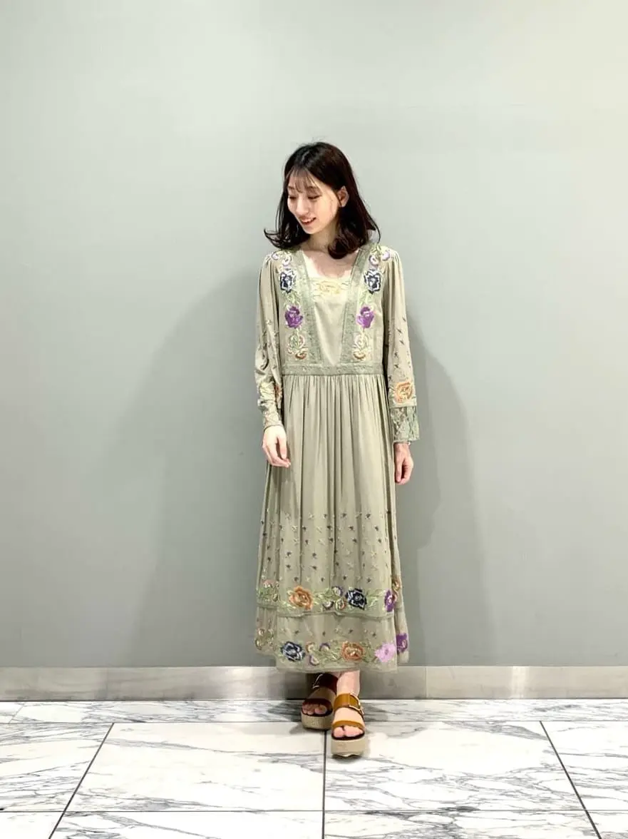 GRACE CONTINENTAL The Banquet eri コーディネート画像