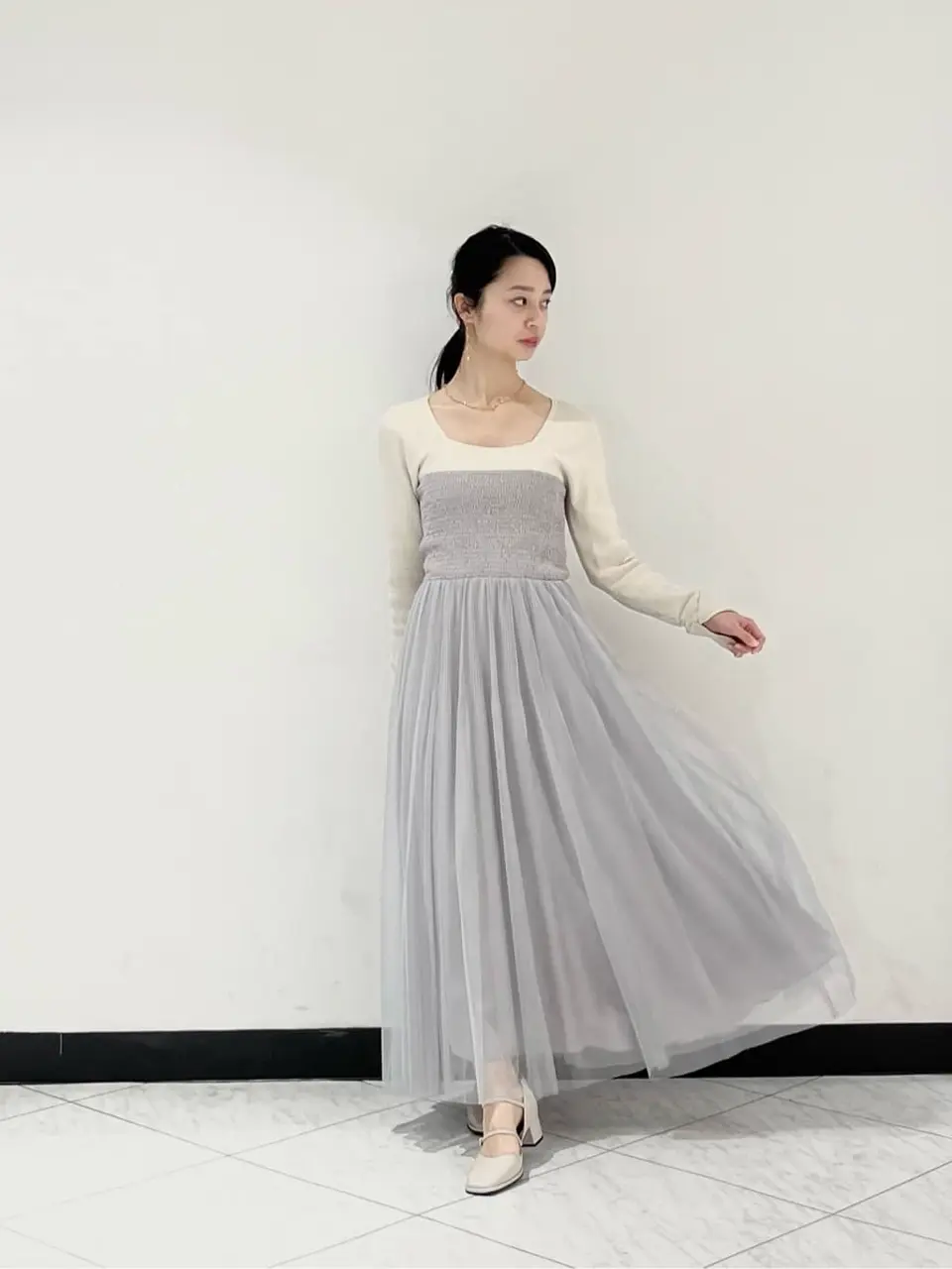 【未使用品】グレースコンチネンタ プリーツドレス ワンピース タグ付き 24AW 24AW 新品タグ付 グレースコンチネンタル 刺繍フレアドレス 花柄