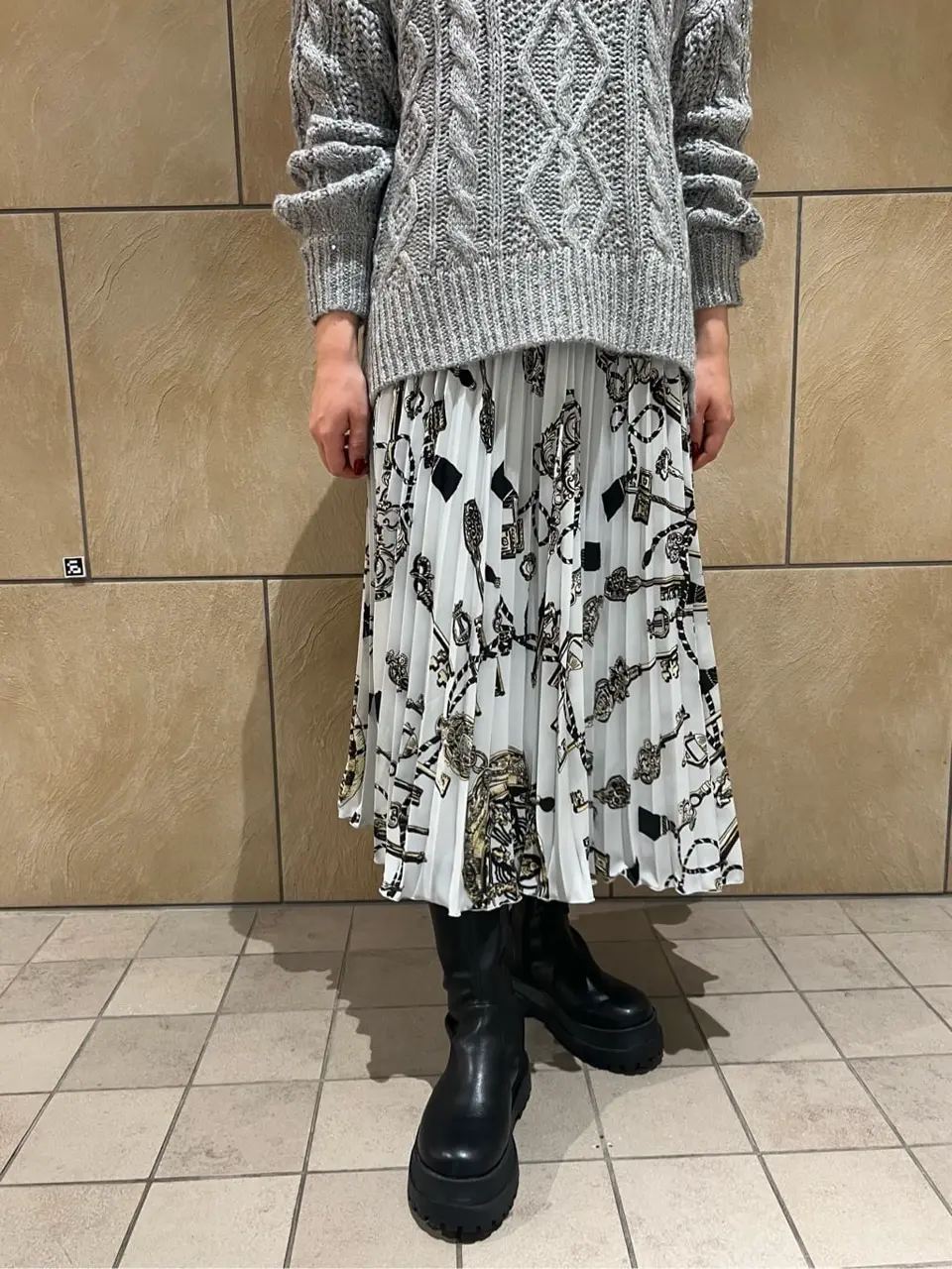 GRACE CONTINENTAL The Banquet 赤坂 梨来 コーディネート画像